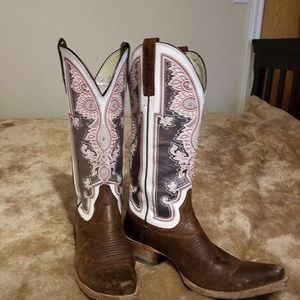 Women’s Ariat boots